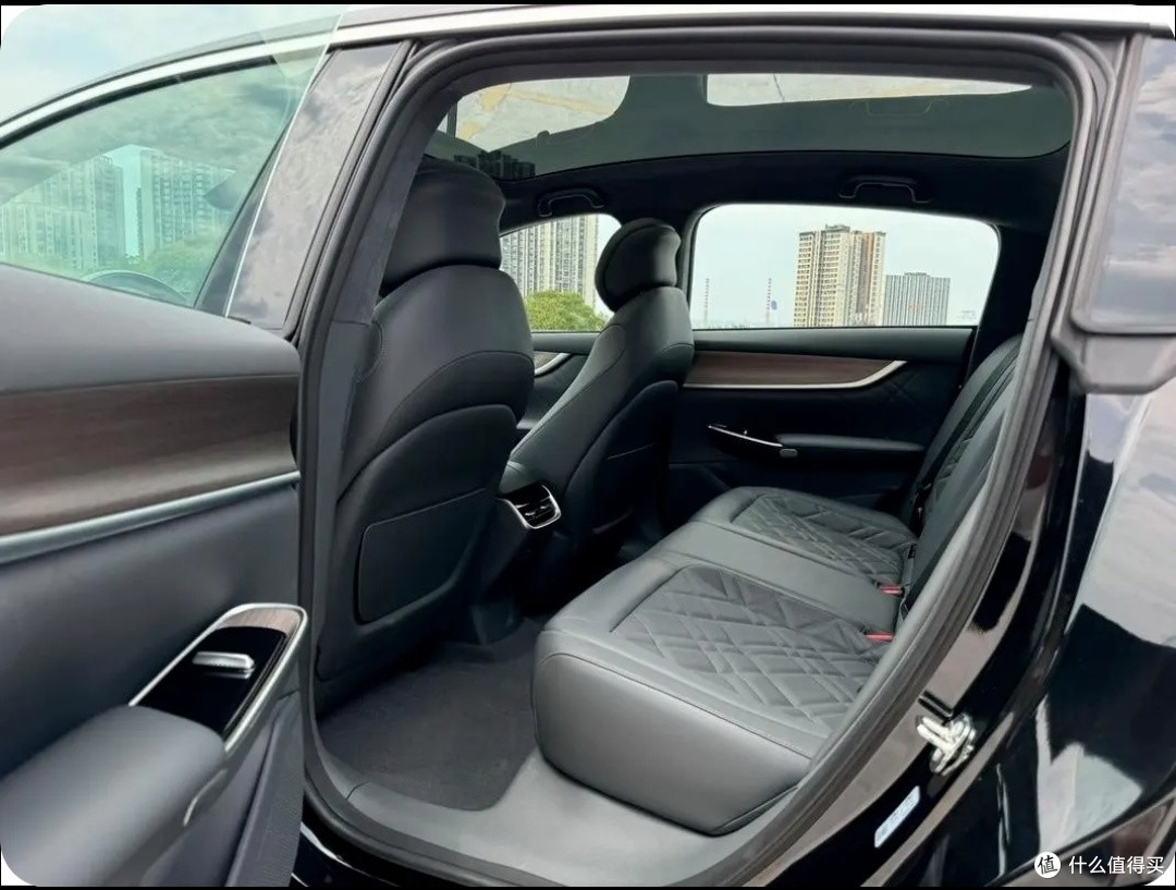 长安启源A7火了11万级C级车,续航超1300km+油耗0.73L,家用太香