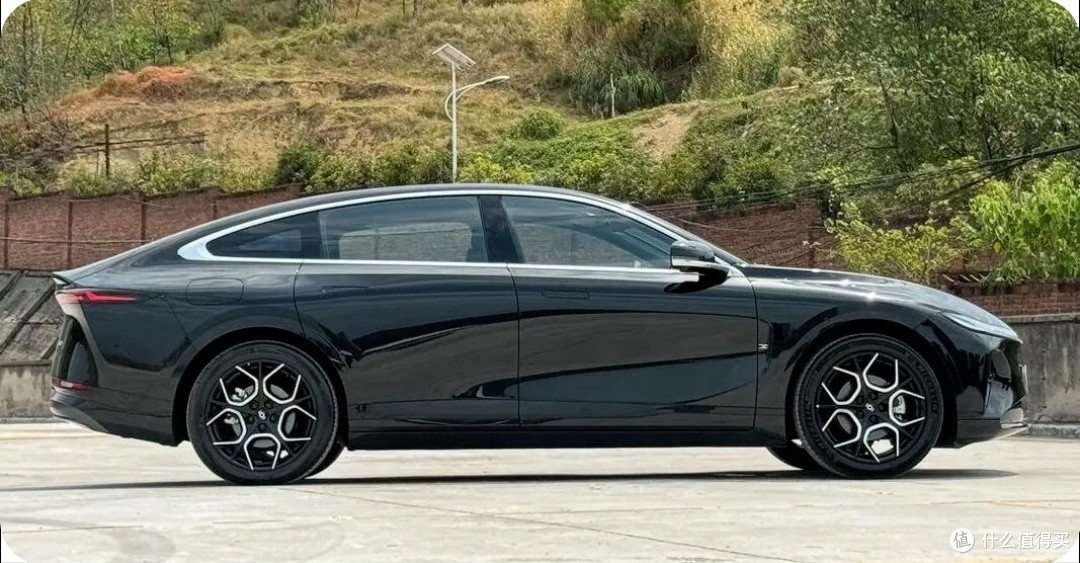 长安启源A7火了11万级C级车,续航超1300km+油耗0.73L,家用太香