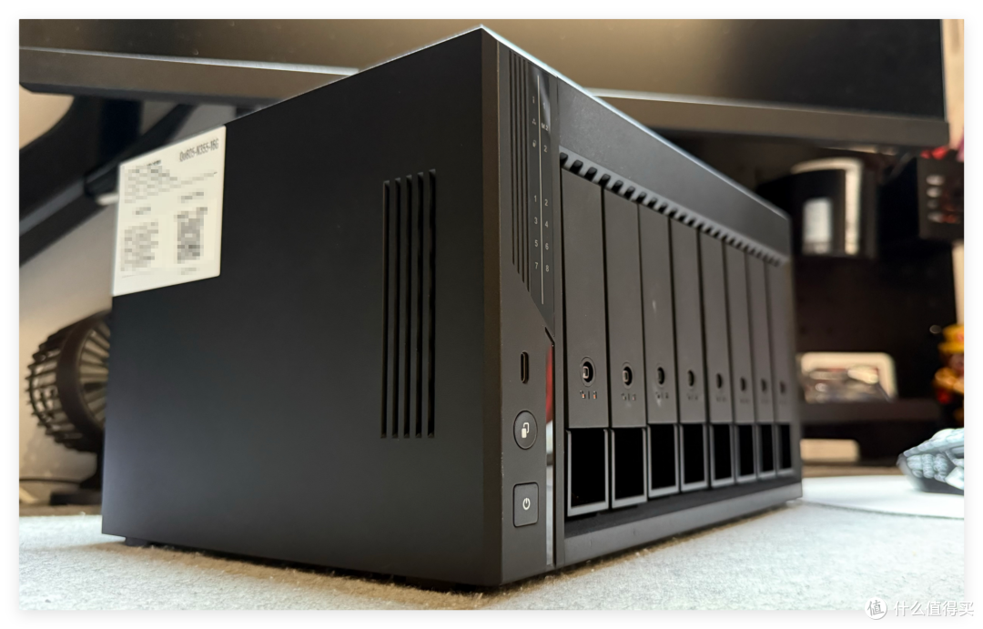 8盘NAS只要3699,支持 ZFS、AI 控制—威联通Qu805是新性价比王?
