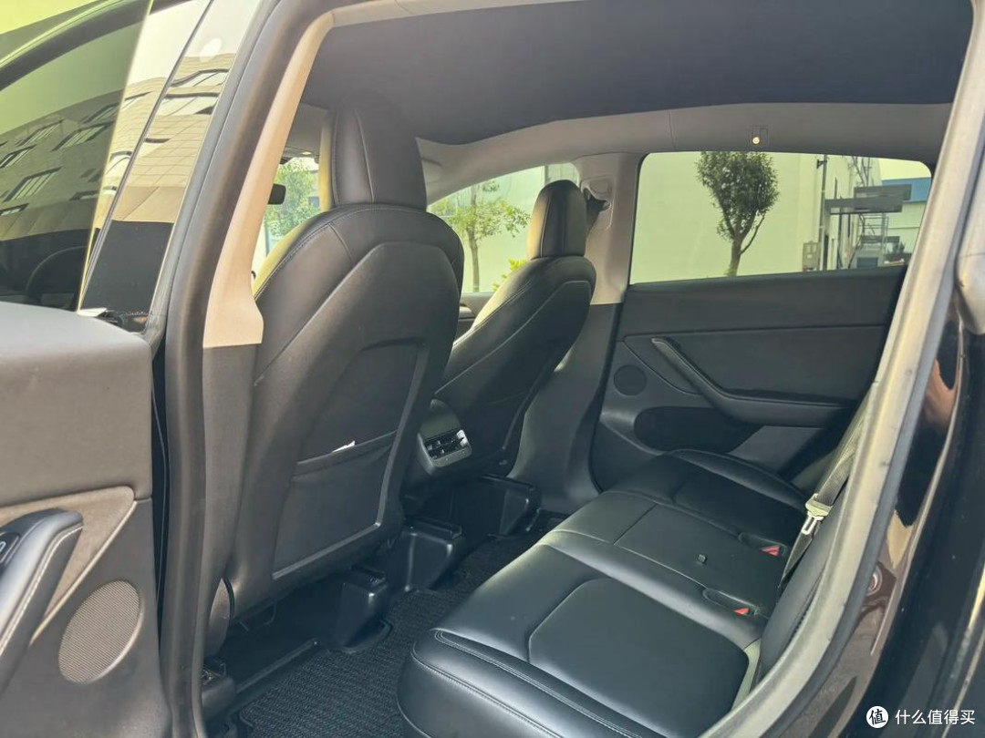 特斯拉Model Y L：科技新贵还是传统豪车？