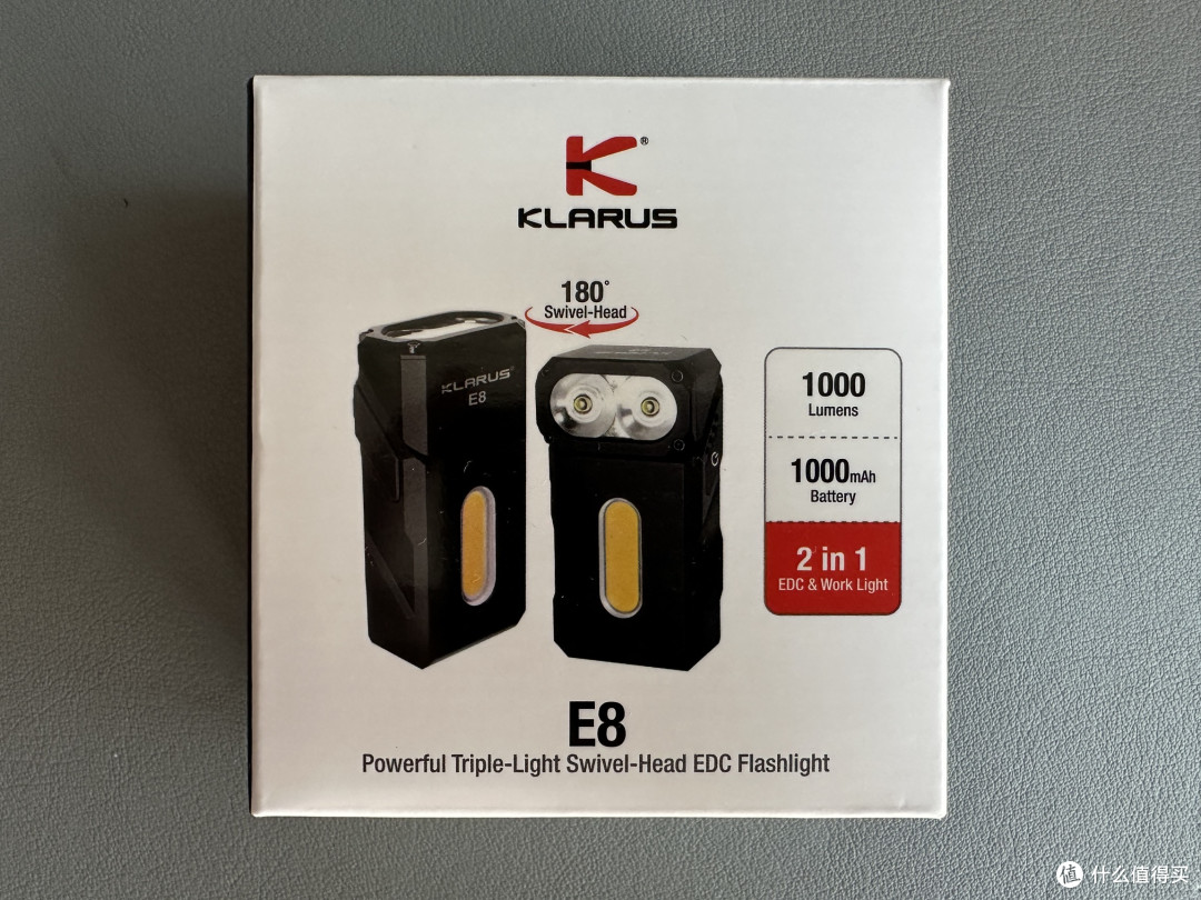 包装盒正面，主体介绍，1000 流明，1000mah 电池。灯头可以旋转。主灯以及侧灯两种照明。