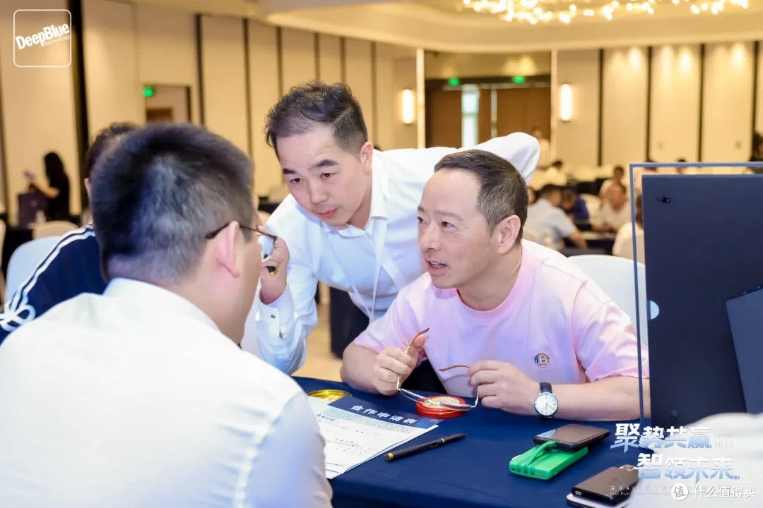 AI应用机遇来袭!深兰科技双场峰会热度爆表,数百探索者共赴未来