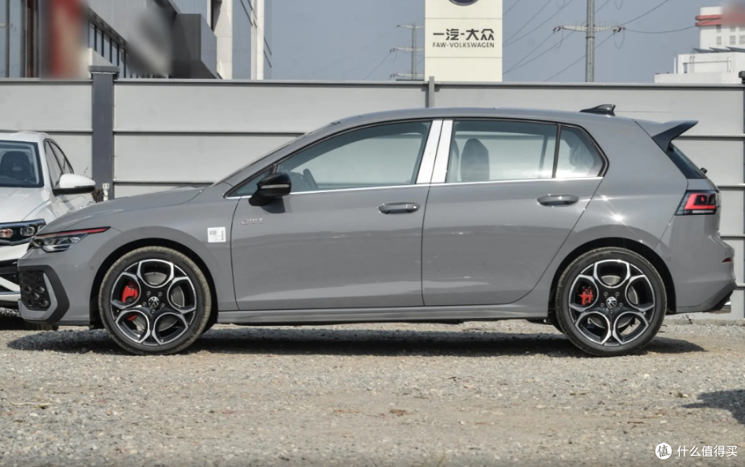 全新大众汽车凌渡L限时11.99万元起,对比高尔夫GTI