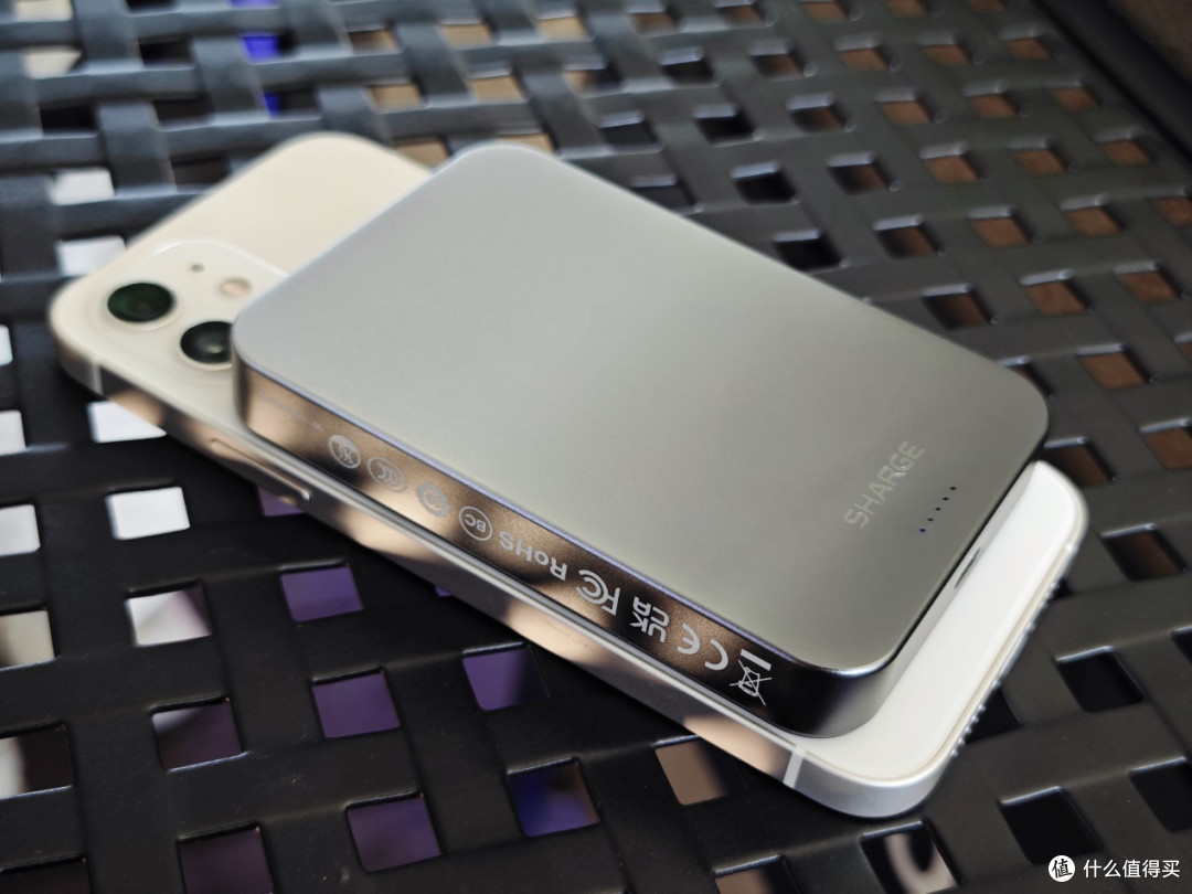 iPhone17果粉必看！闪极充电宝+笑脸充电器，果粉装备升级指南