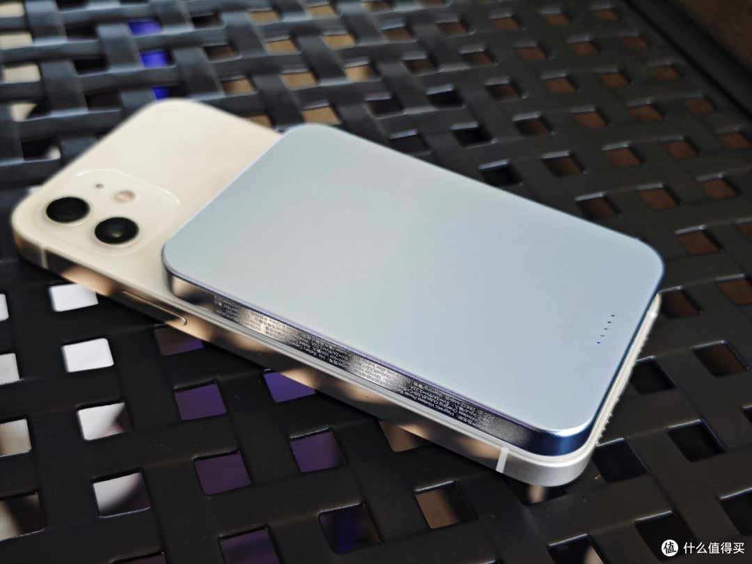 iPhone17果粉必看！闪极充电宝+笑脸充电器，果粉装备升级指南