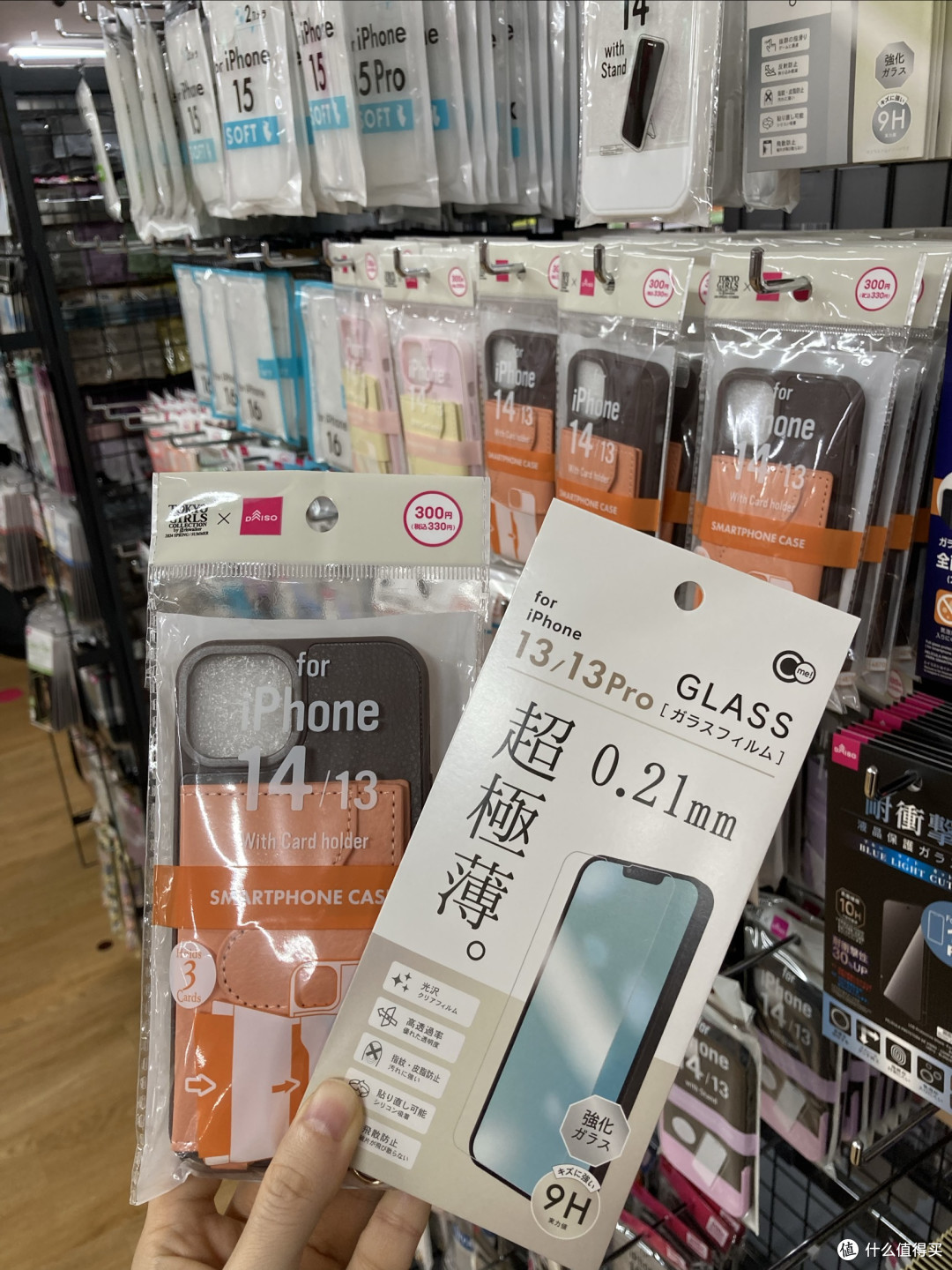 霓虹旅行忘带数据线?别慌!5元店神操作,省下冤枉钱!