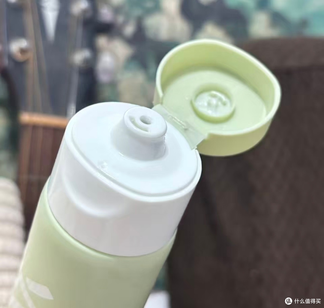 油皮救星:长效控油洁面乳