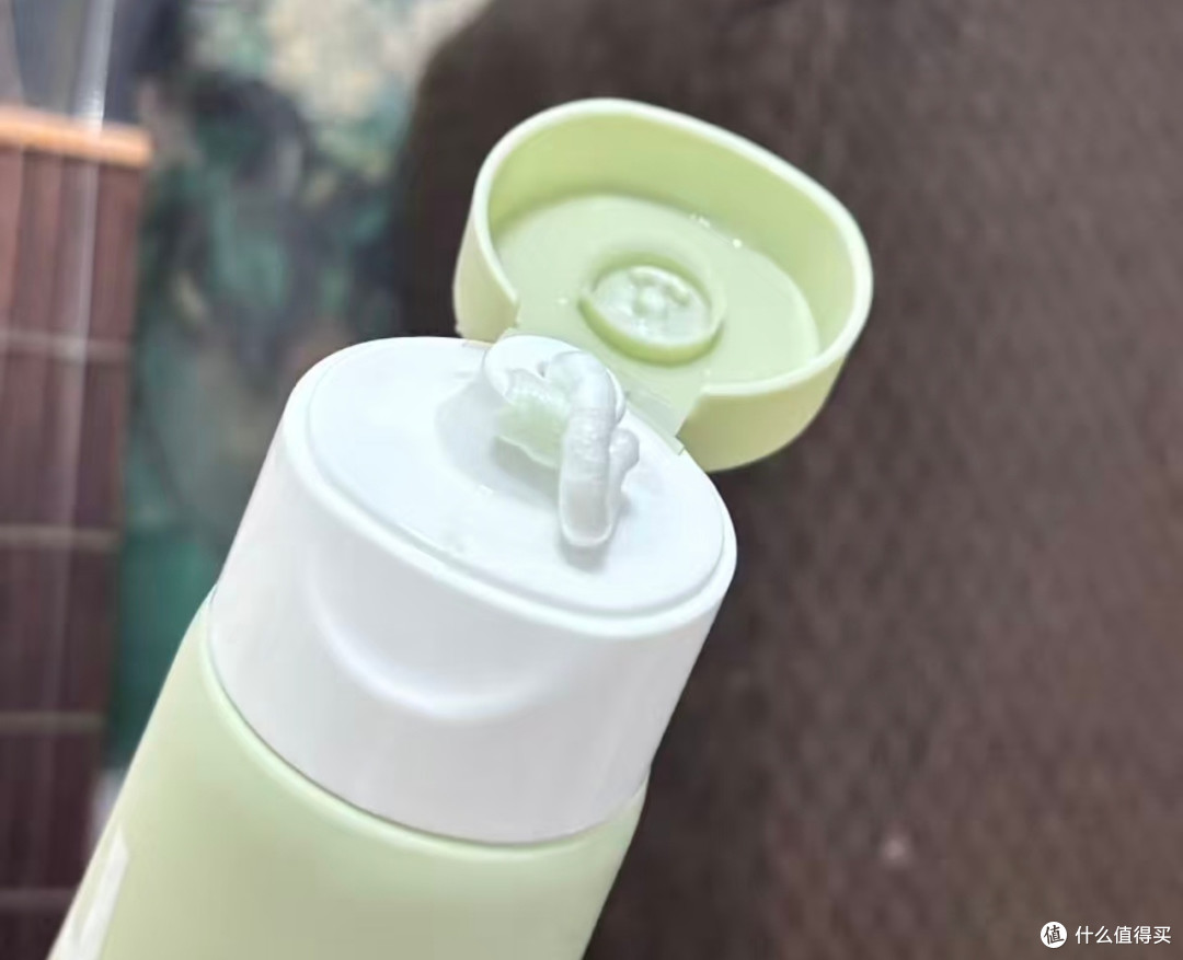 油皮救星：长效控油洁面乳