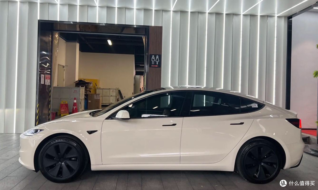 开了两年特斯拉 Model 3,这些真实体验想跟还在犹豫的人聊聊