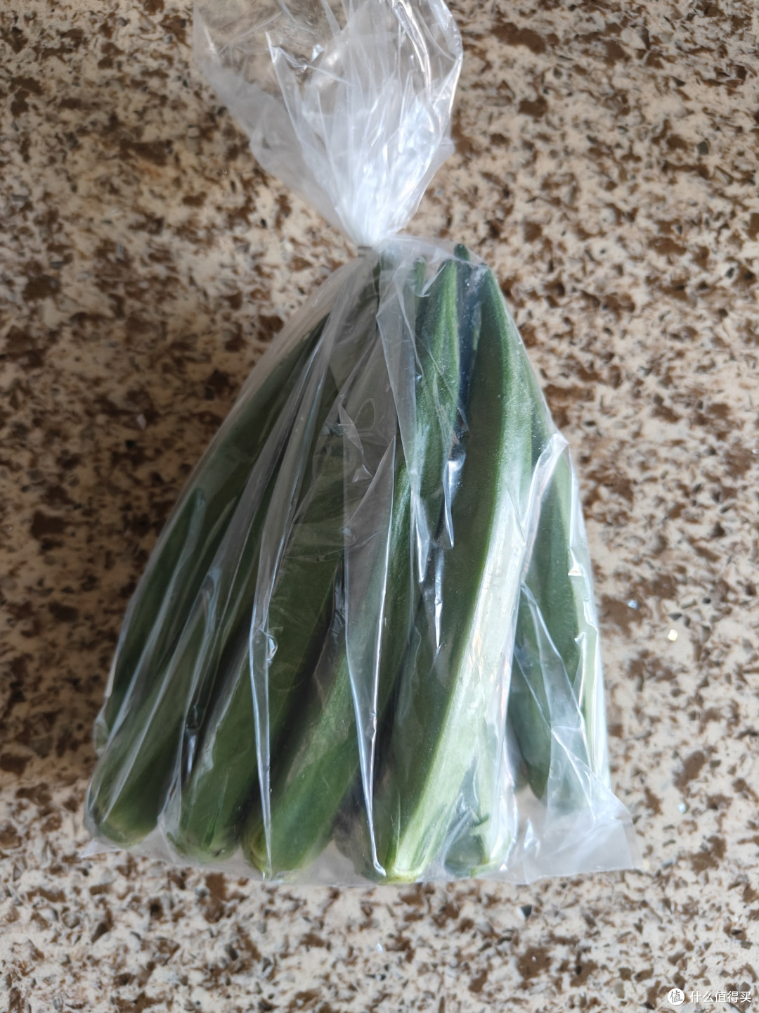 周末厨房记:一盘蒜蓉秋葵里的烟火气