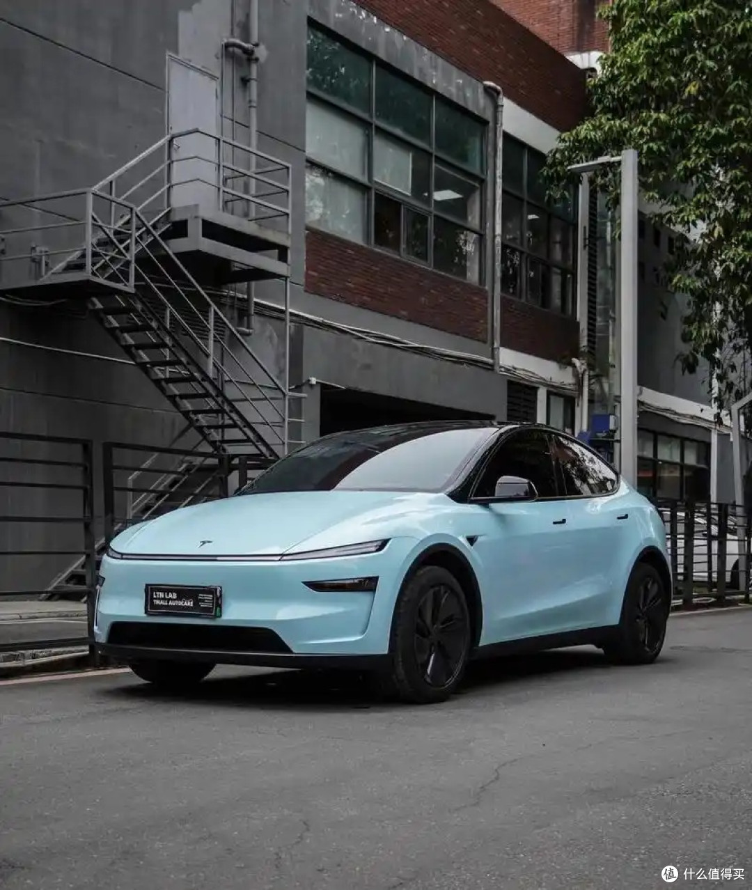 重塑豪华：特斯拉Model Y L与传统BBA的正面交锋