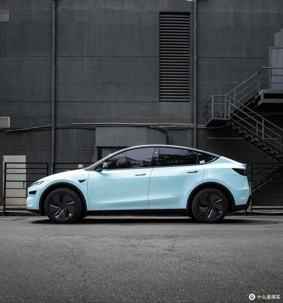 重塑豪华：特斯拉Model Y L与传统BBA的正面交锋
