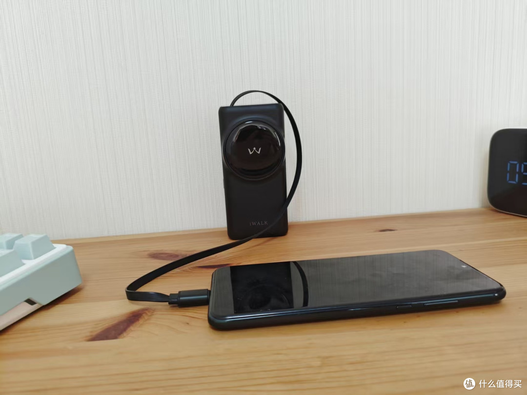 10000mAh+30W快充,iWALK三合一能量兔,iPhone 17的靠谱充电搭子