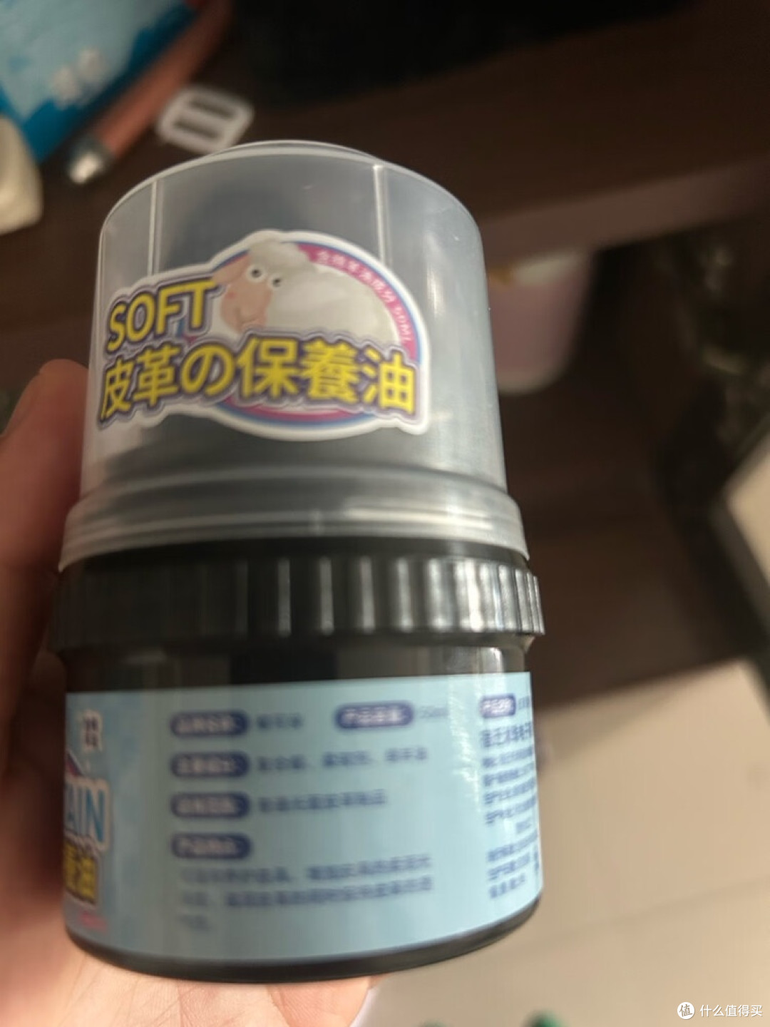 秋季皮包护理：用保养油留住光泽