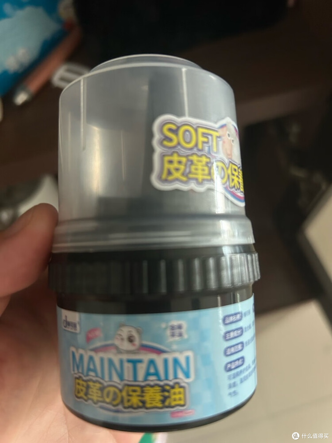 秋季皮包护理:用保养油留住光泽