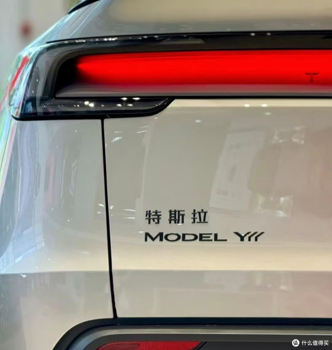 特斯拉Model Y L:豪华六座SUV