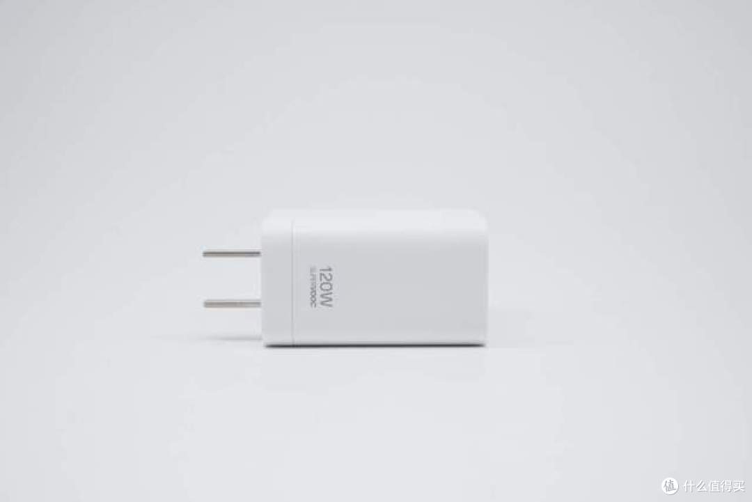 支持 UFCS!第三方设备也能充!真我 120W 闪充充电器评测