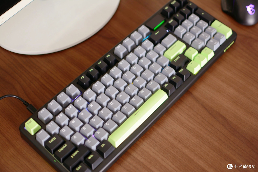 200 元价位的 “客制化自由”!雷柏 V700 DIY-98 快银轴键盘测评