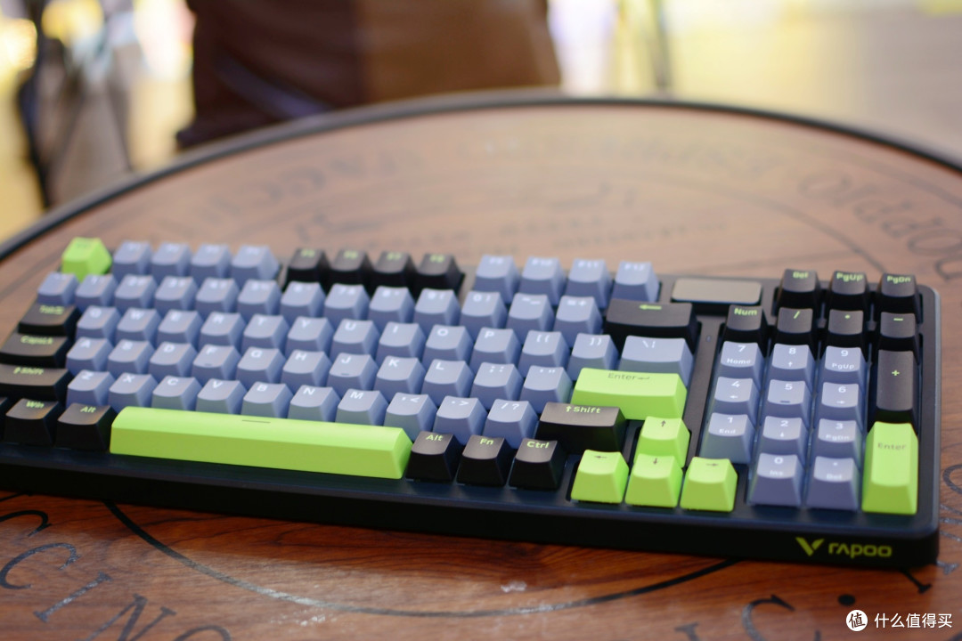 200 元价位的 “客制化自由”!雷柏 V700 DIY-98 快银轴键盘测评