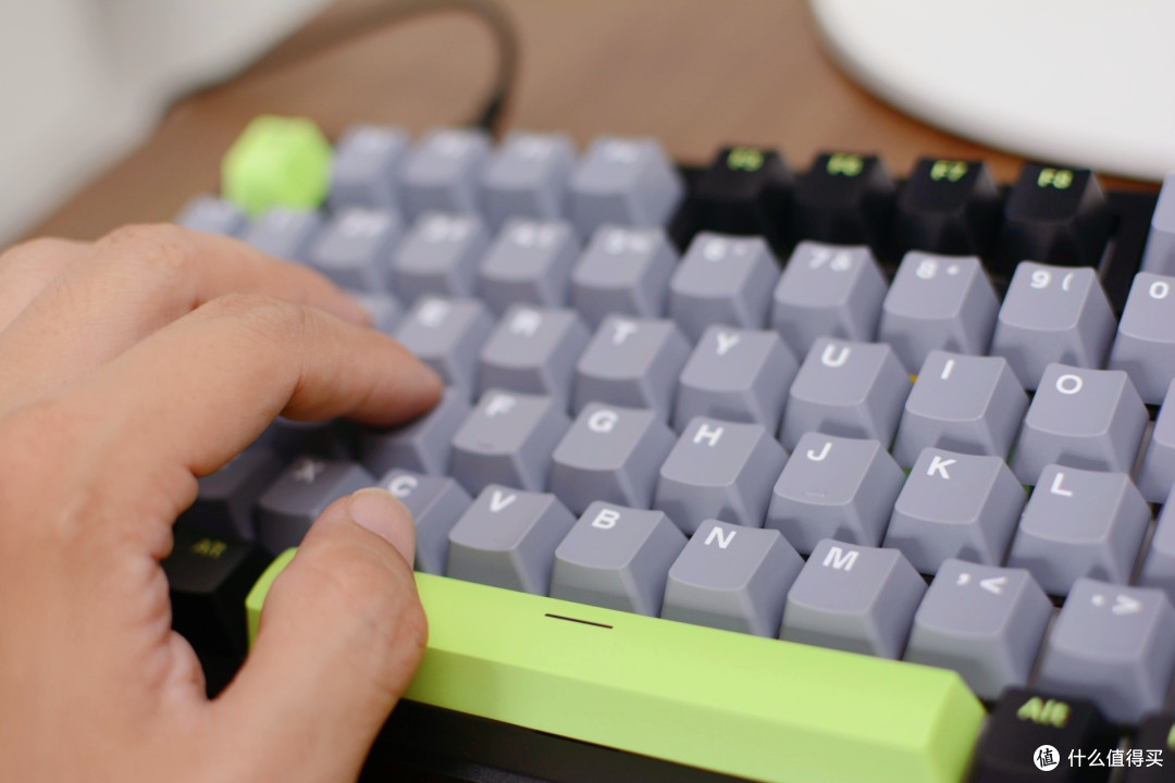 200 元价位的 “客制化自由”!雷柏 V700 DIY-98 快银轴键盘测评