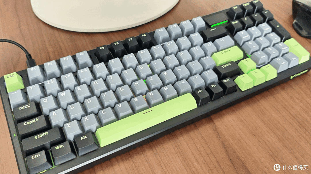 200 元价位的 “客制化自由”!雷柏 V700 DIY-98 快银轴键盘测评