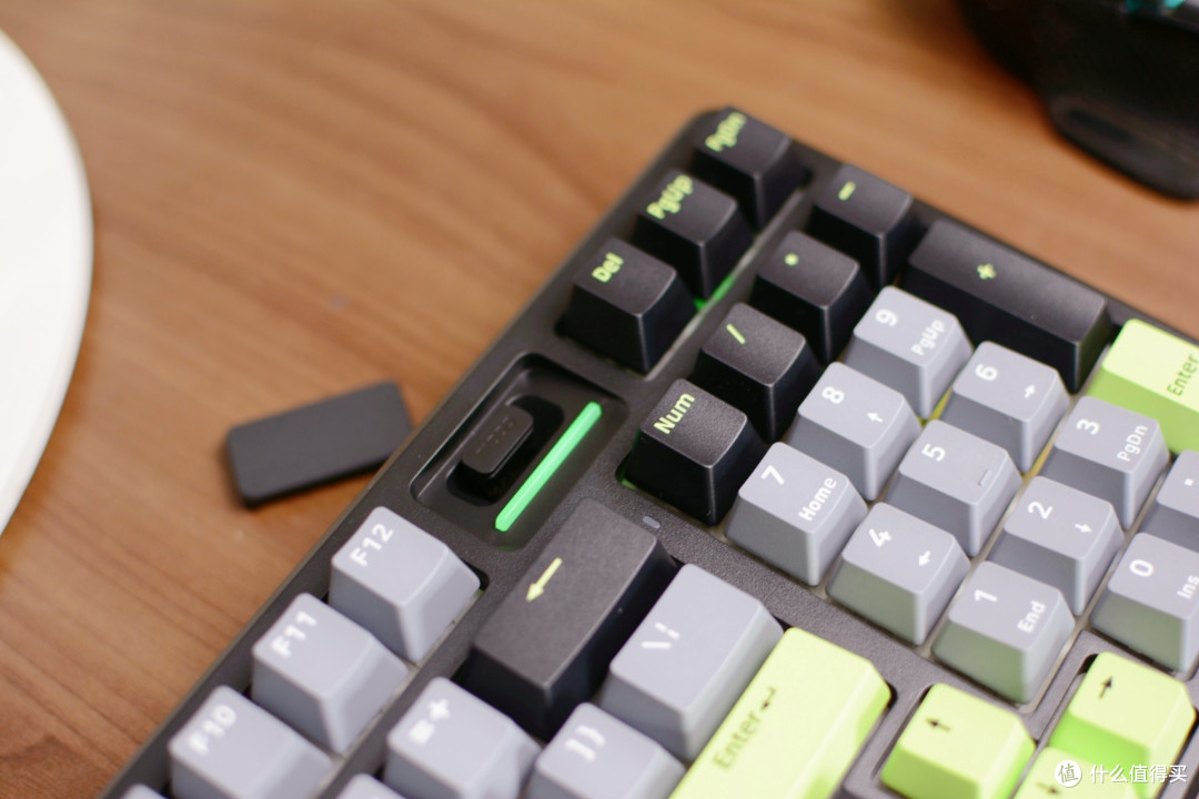200 元价位的 “客制化自由”!雷柏 V700 DIY-98 快银轴键盘测评