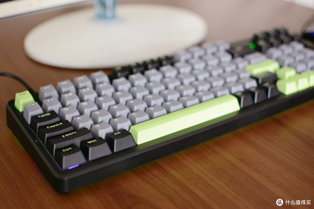 200 元价位的 “客制化自由”!雷柏 V700 DIY-98 快银轴键盘测评