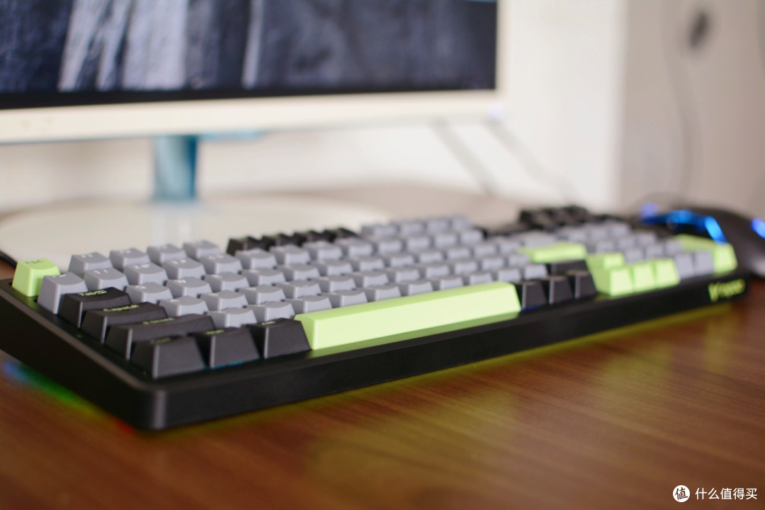 200 元价位的 “客制化自由”!雷柏 V700 DIY-98 快银轴键盘测评