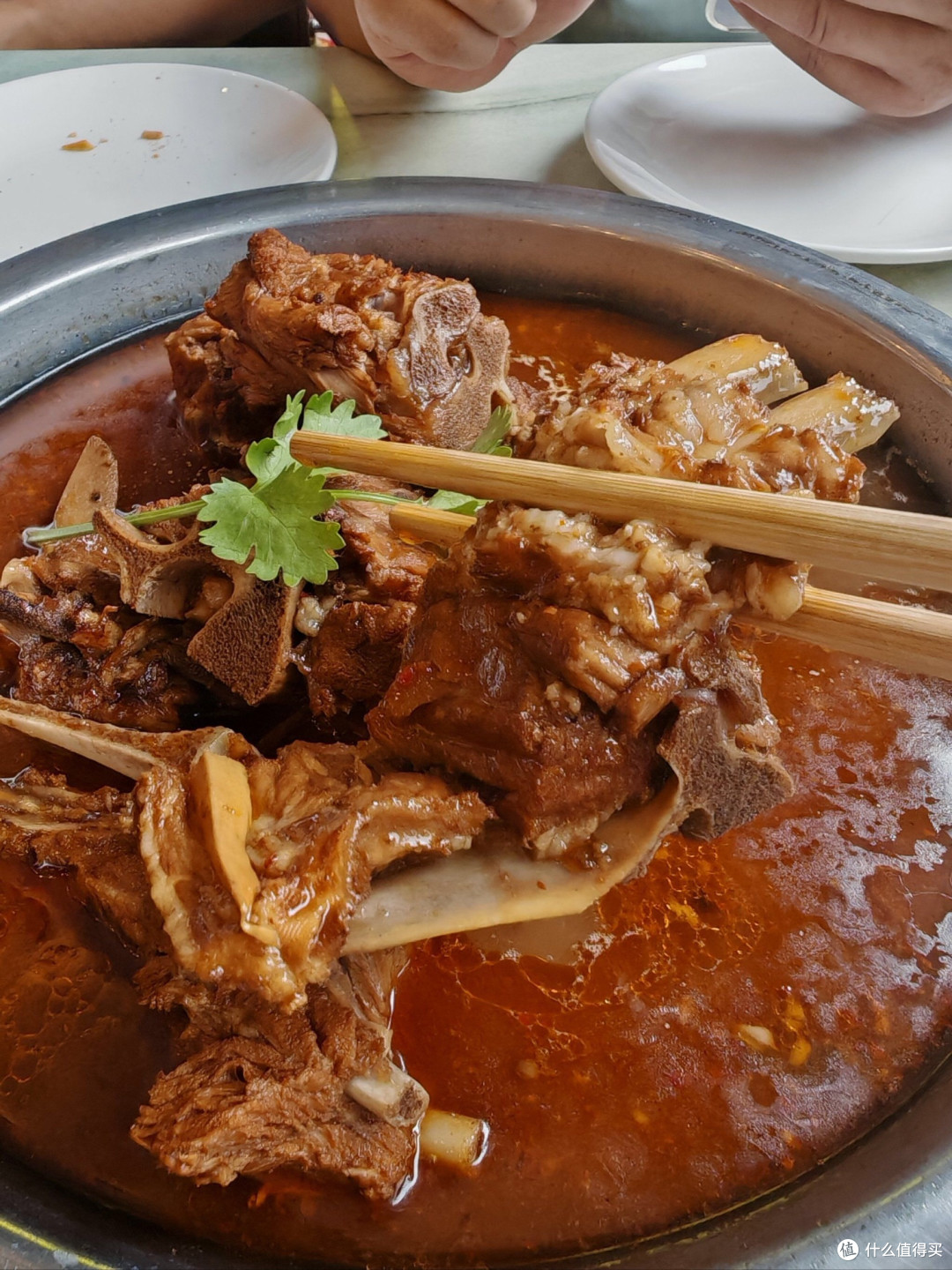 寒露一到就馋这锅肉，老城一锅的羊蝎子啃着才够劲儿