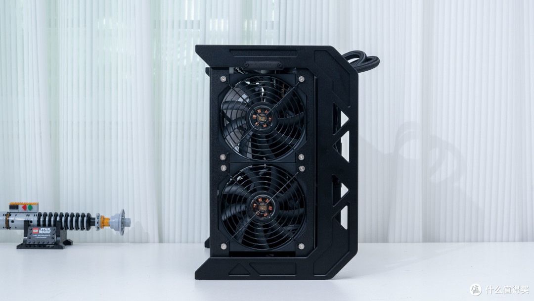 维大DEFENDER MINI 02+华硕ROG B850i+索泰5080天启装机分享