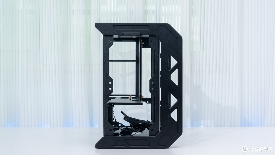 维大DEFENDER MINI 02+华硕ROG B850i+索泰5080天启装机分享