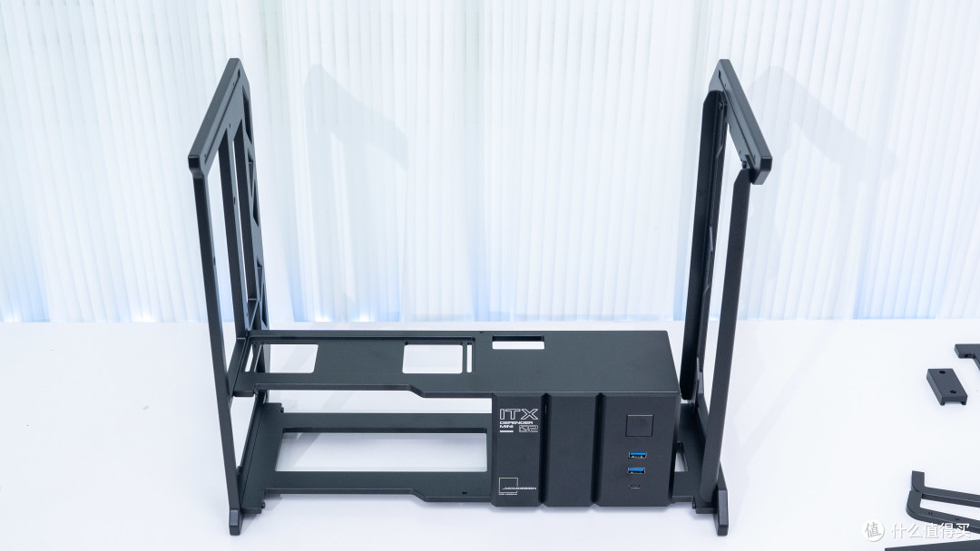 维大DEFENDER MINI 02+华硕ROG B850i+索泰5080天启装机分享