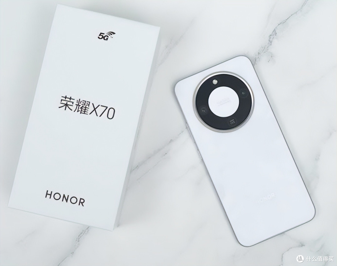 荣耀X70：IP69防水+绿洲屏+8300毫安，千元机就该如此！
