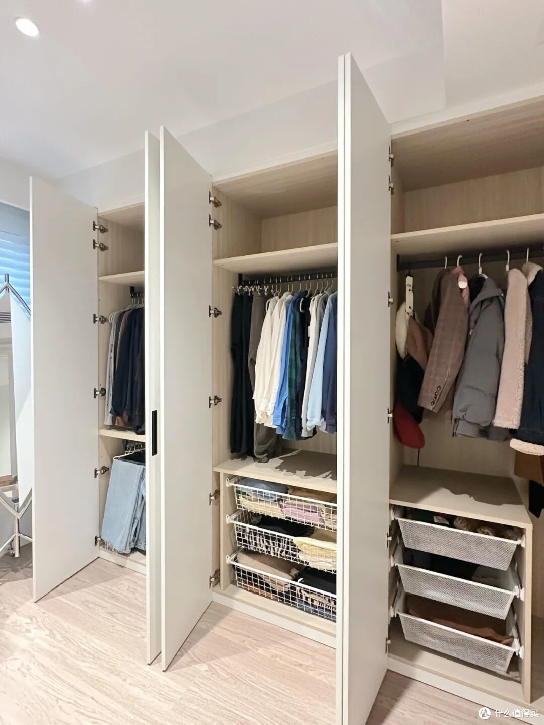 被中年阿姨的“衣柜收纳”折服了，换个思路，家里就井井有条！