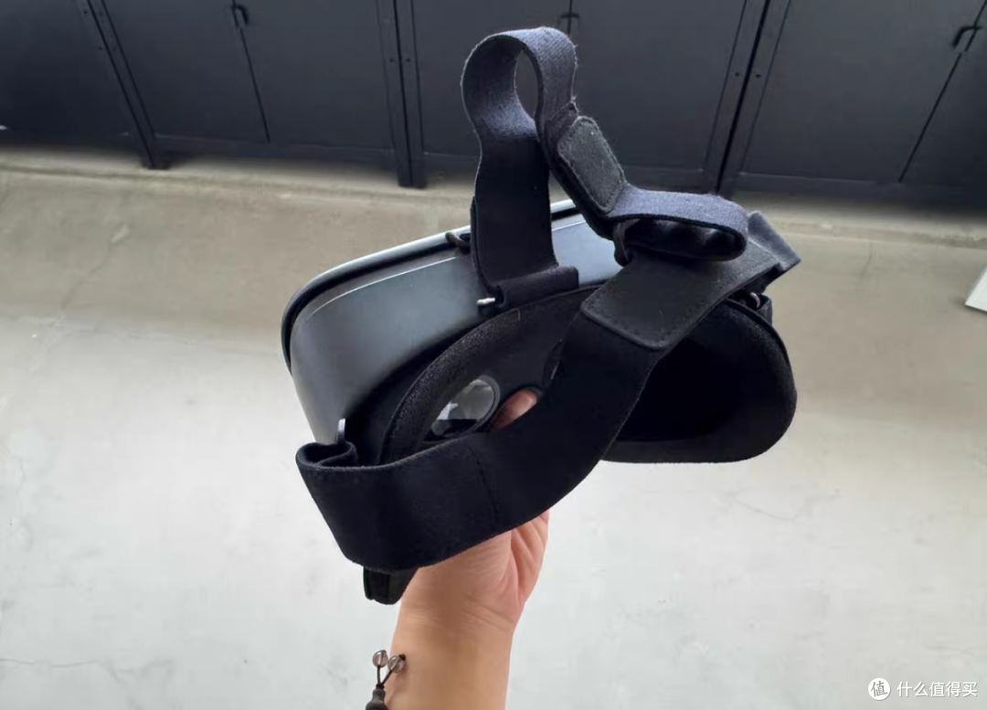 大量全新暴风VR眼镜流入闲鱼,含手柄20元不到,也能体验穷鬼VR?
