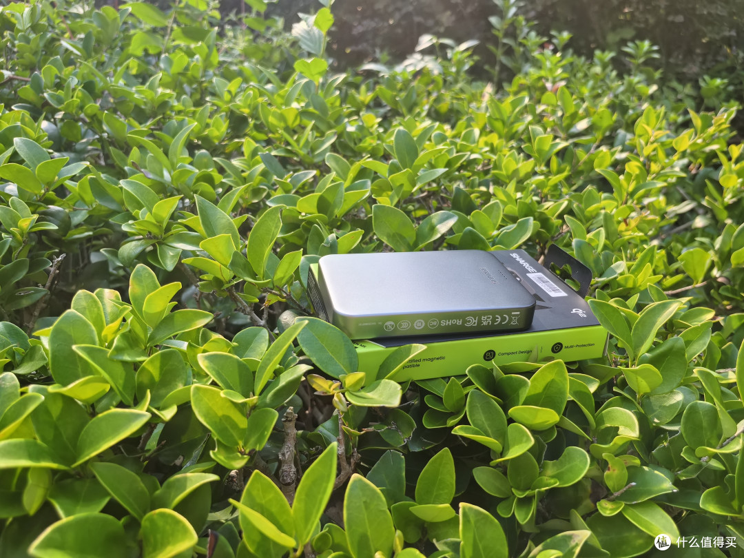 对超薄充电器有要求?闪极随行 Air 星空黑款满足我的多样需求