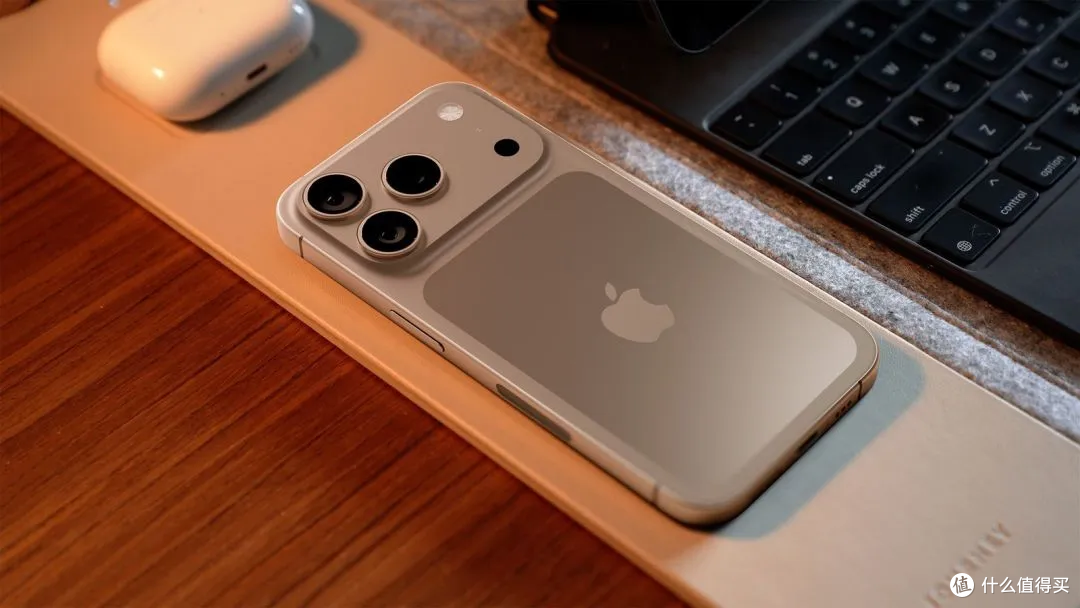 iPhone 17挤爆牙膏?库克上演阉割大戏,国行版遭背刺刀刀见血