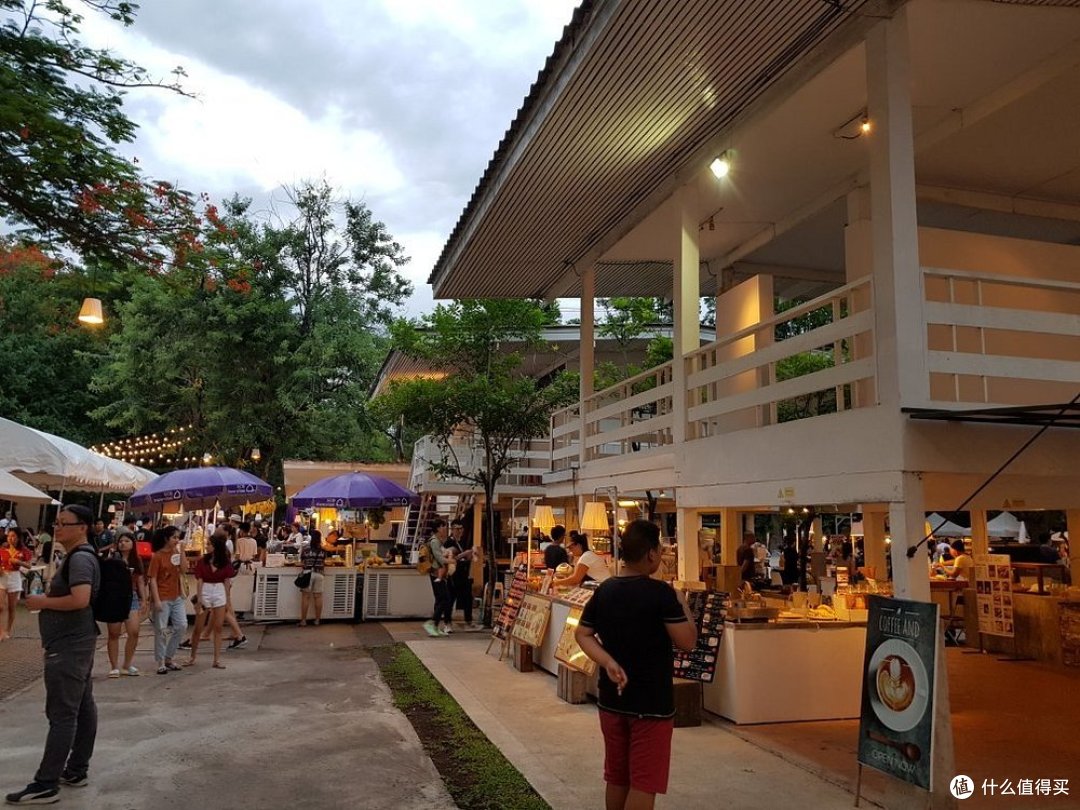 国庆预热,🇹🇭华欣Cicada创意市集深度攻略:周末限定艺术夜市