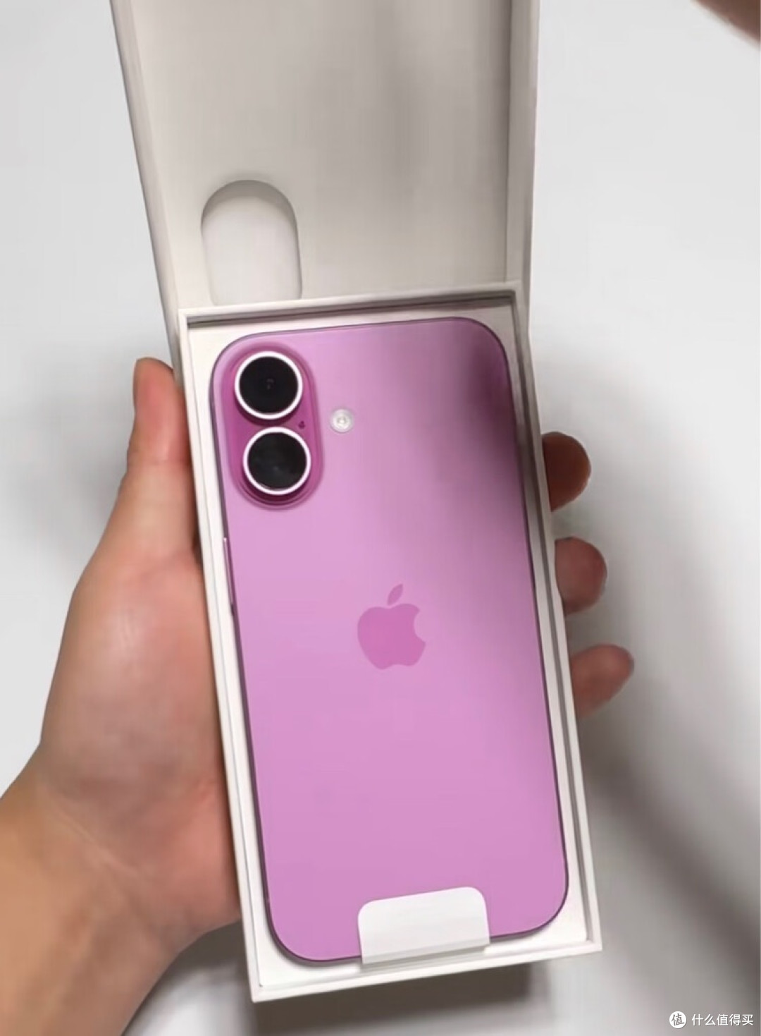 iPhone 15紫色外观与流畅体验