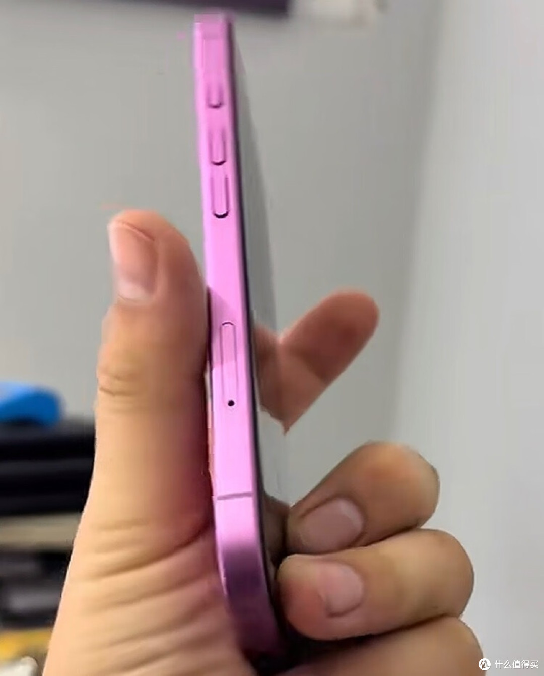 iPhone 15紫色外观与流畅体验