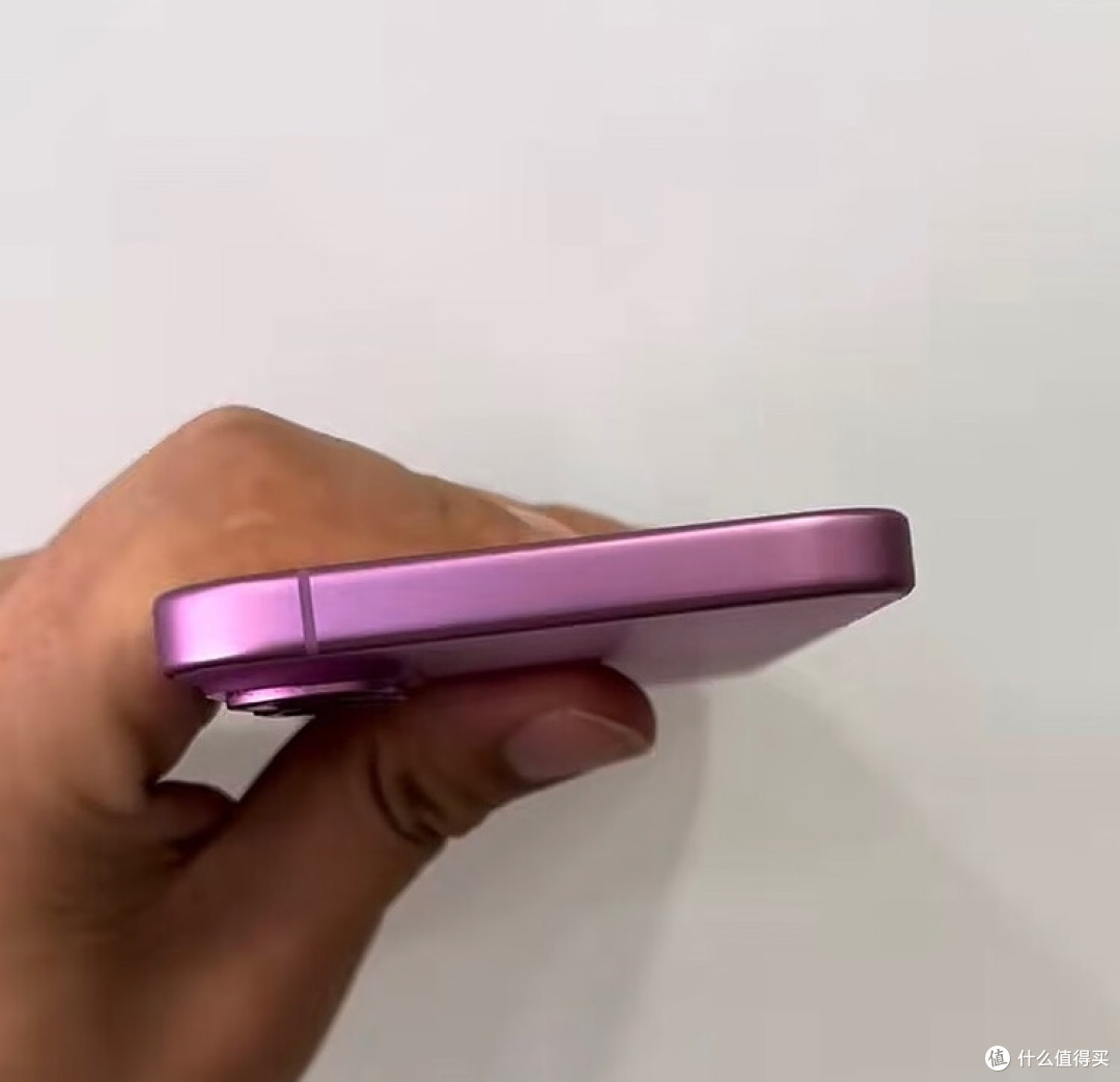 iPhone 15紫色外观与流畅体验