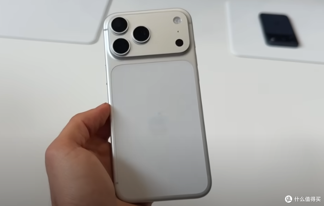库克开心至极!iPhone17预约量突破220万,这次“牙膏”挤爆了