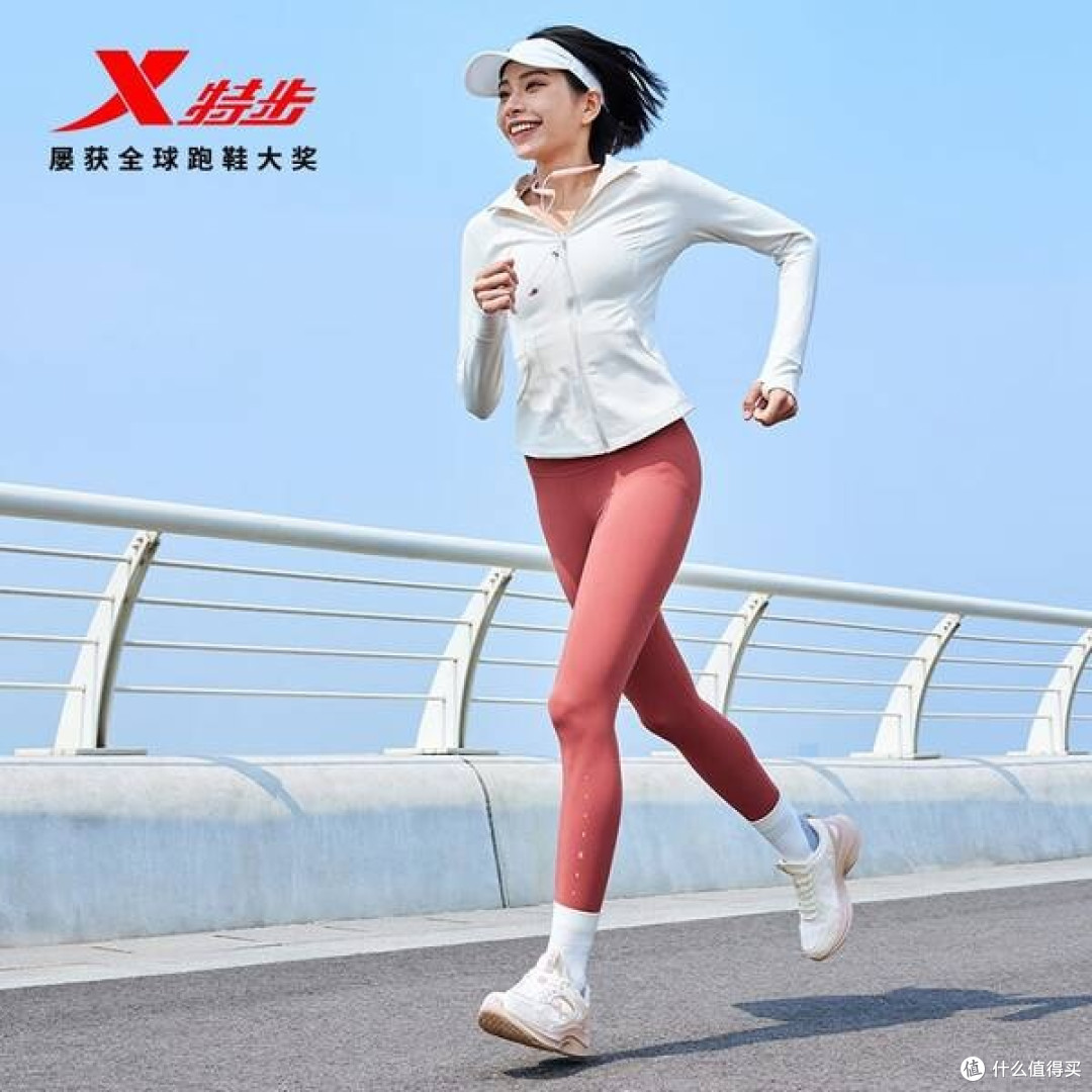 特步女子跑步鞋:革面防泼水+轻便减震,畅跑每一步的贴心伴侣