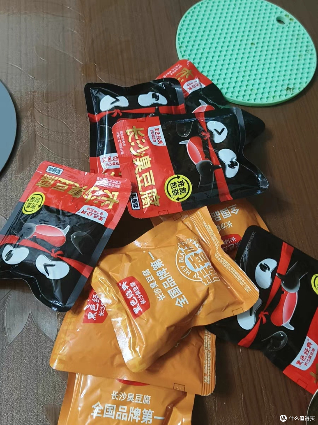 一口上头！黑色经典长沙臭豆腐，宅家必囤的热辣鲜香零食