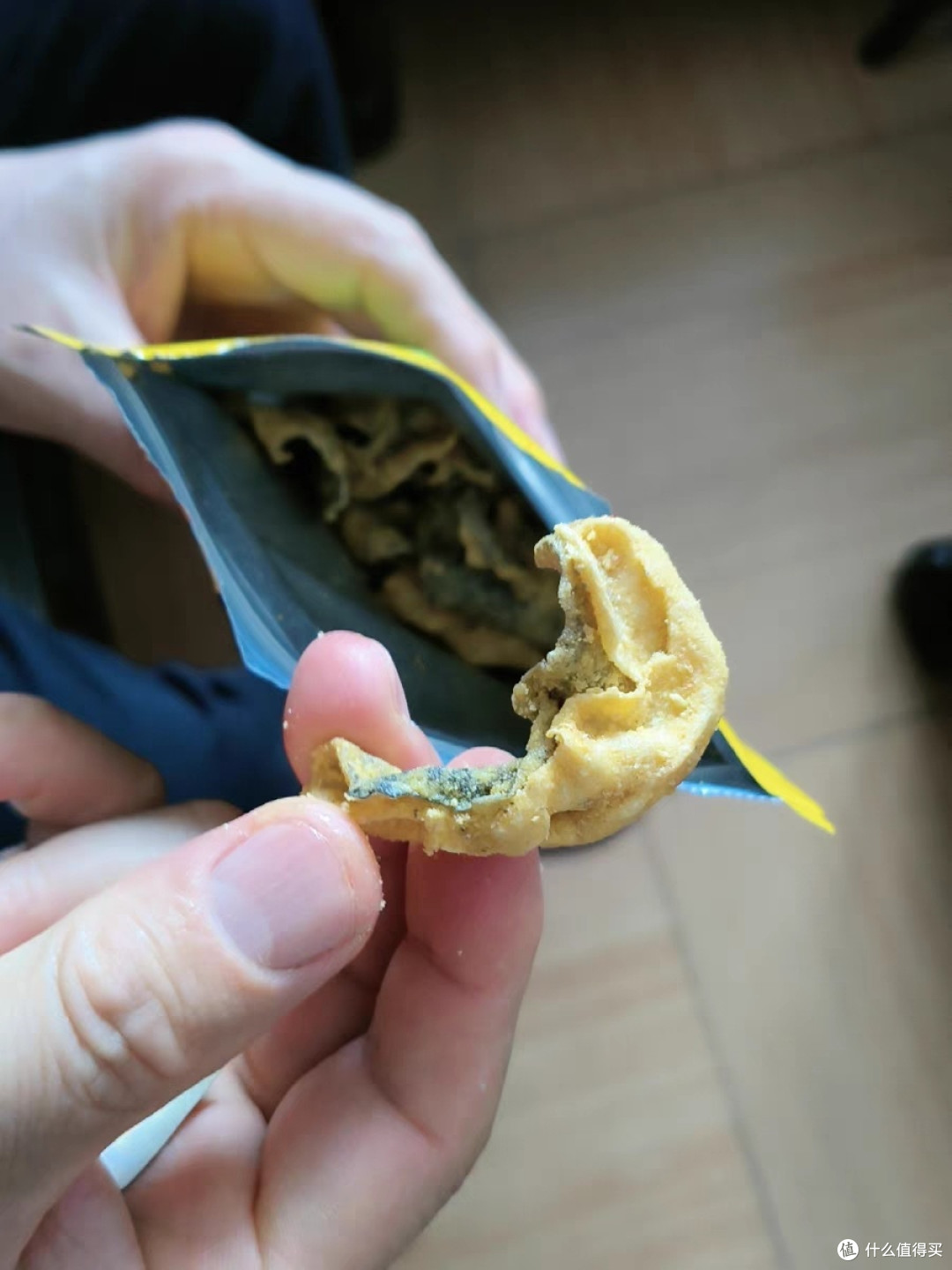 咔嚓一口超酥脆!卜奇脆咸蛋黄鱼皮,办公室解馋的海味