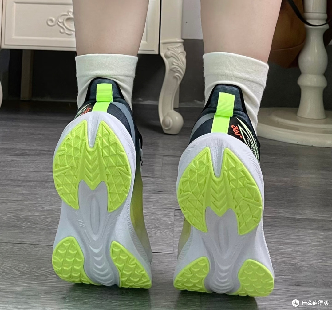 尖端科技打造极致舒适跑鞋
