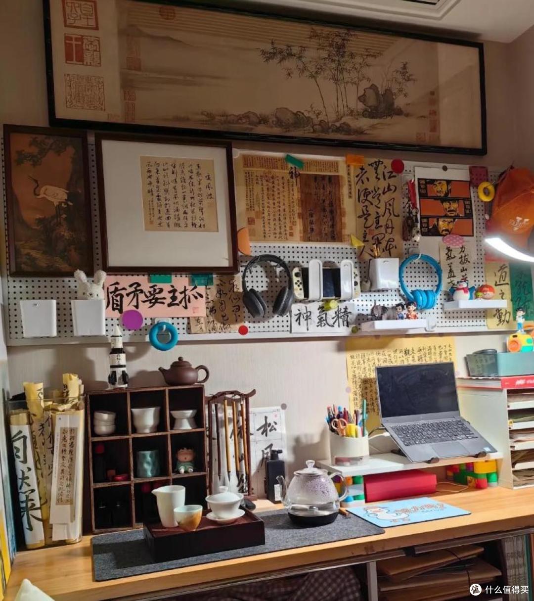 男子晒出4㎡小卧室,布置得“满满当当”,因收纳太厉害而走红!