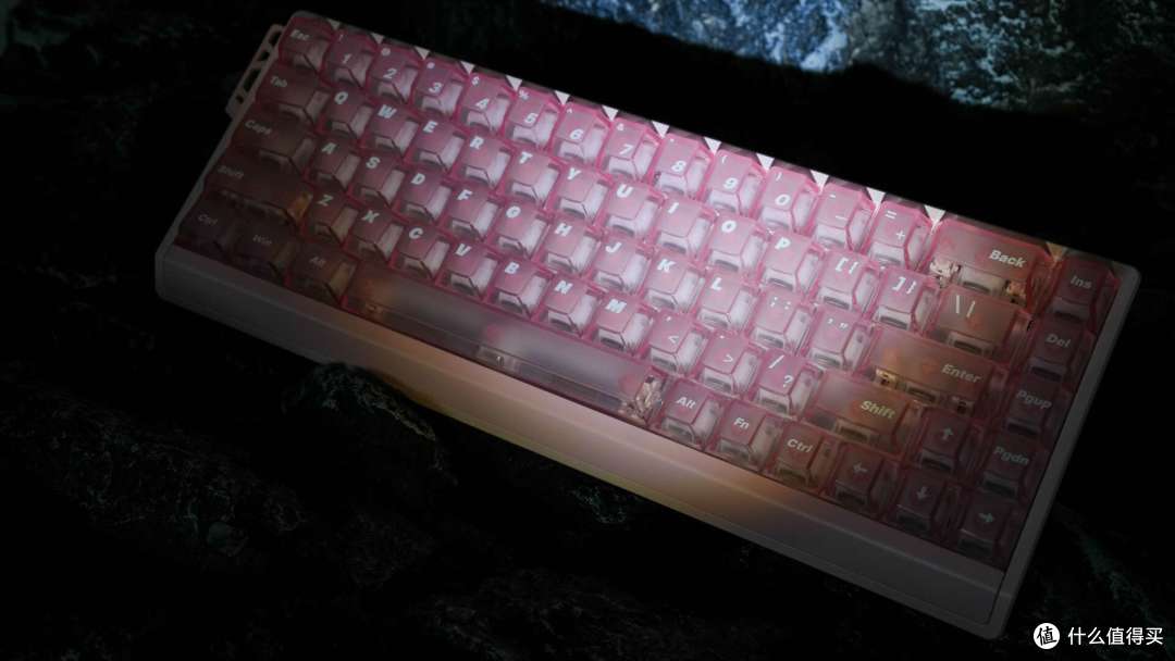 高颜值粉色ATK 68 RX磁轴键盘，享受游戏与颜值的双重快乐！