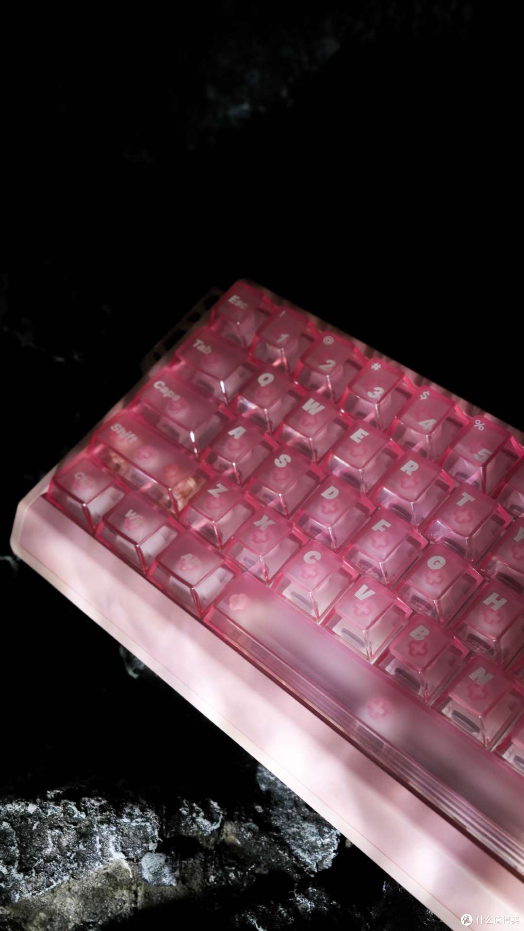 高颜值粉色ATK 68 RX磁轴键盘，享受游戏与颜值的双重快乐！