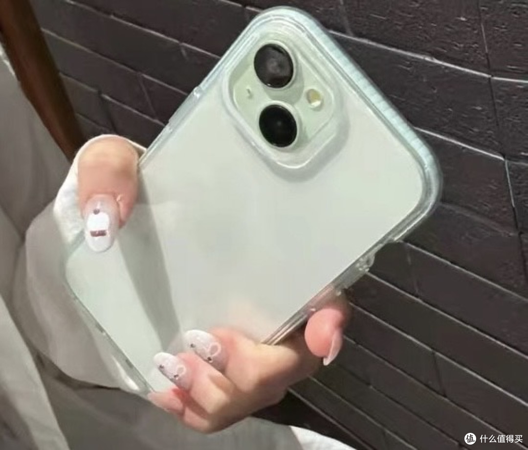 iPhone 15：手感与影像的全面提升